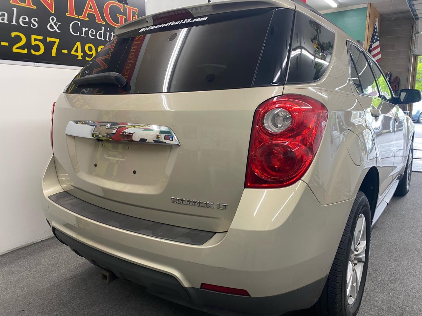 2011 GOLD /Gray Chevrolet Equinox 2LT 2WD (2GNALPEC4B1) with an 2.4L L4 DOHC 16V engine, 6-Speed Automatic transmission, located at 533 S West End Blvd., Quakertown, PA, 18951, (877) 257-4995, 40.343994, -75.303604 - INCLUDED IN THE SALE PRICE OF EVERY VEHICLE: 48 Hour Money Back Guarantee 6 Month - 6,000 Mile Warranty Brand New PA State Inspection & Emission $10 Oil Changes for the Life of the Loan Complete CARFAX - Photo#3